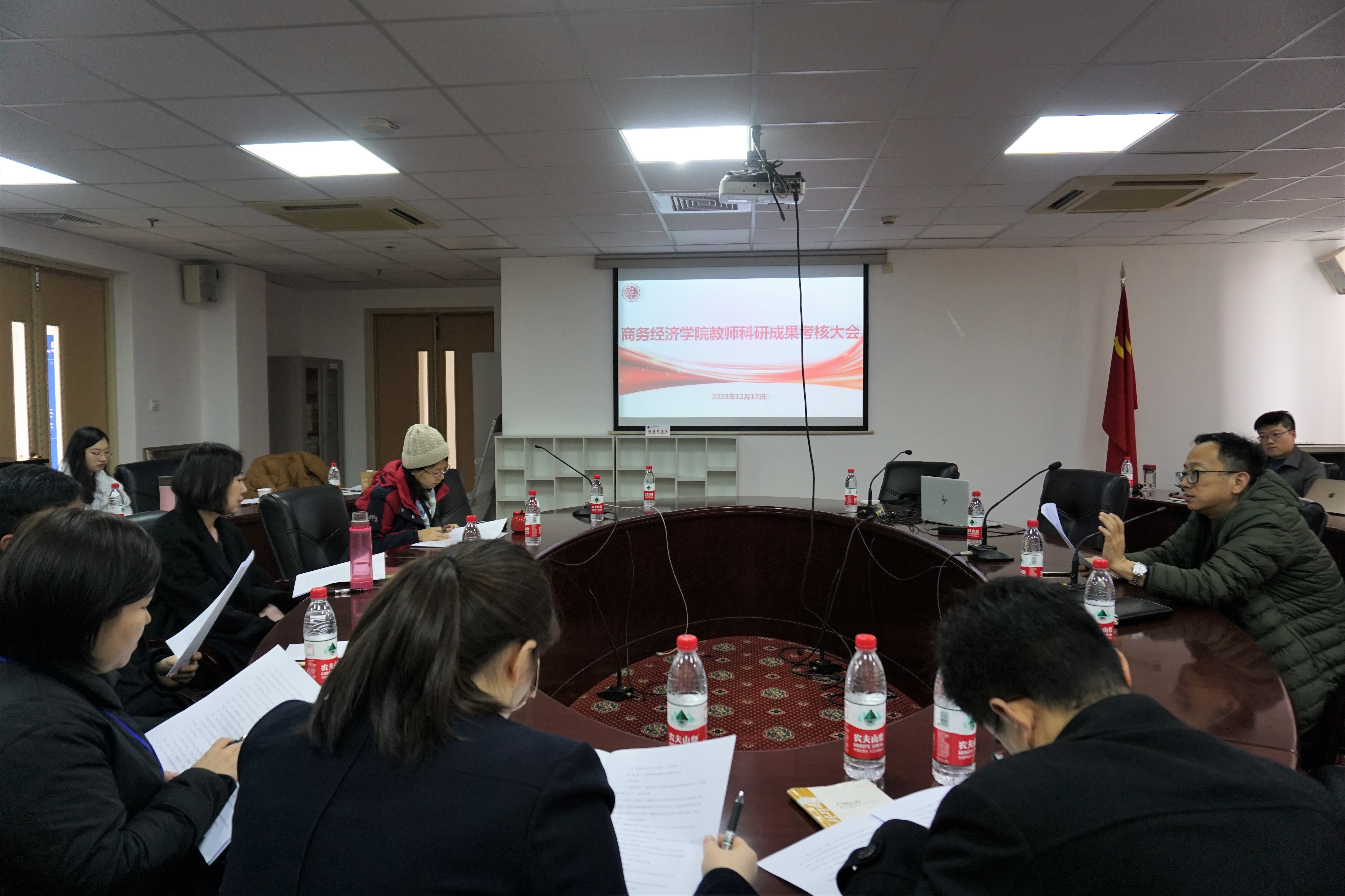 图为李育冬讲话 图为李育冬讲话