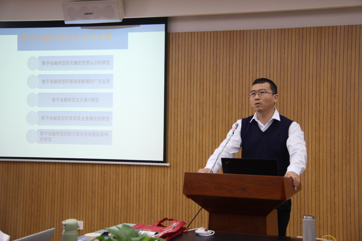 图为戴寒永总裁讲座 图为戴寒永总裁讲座