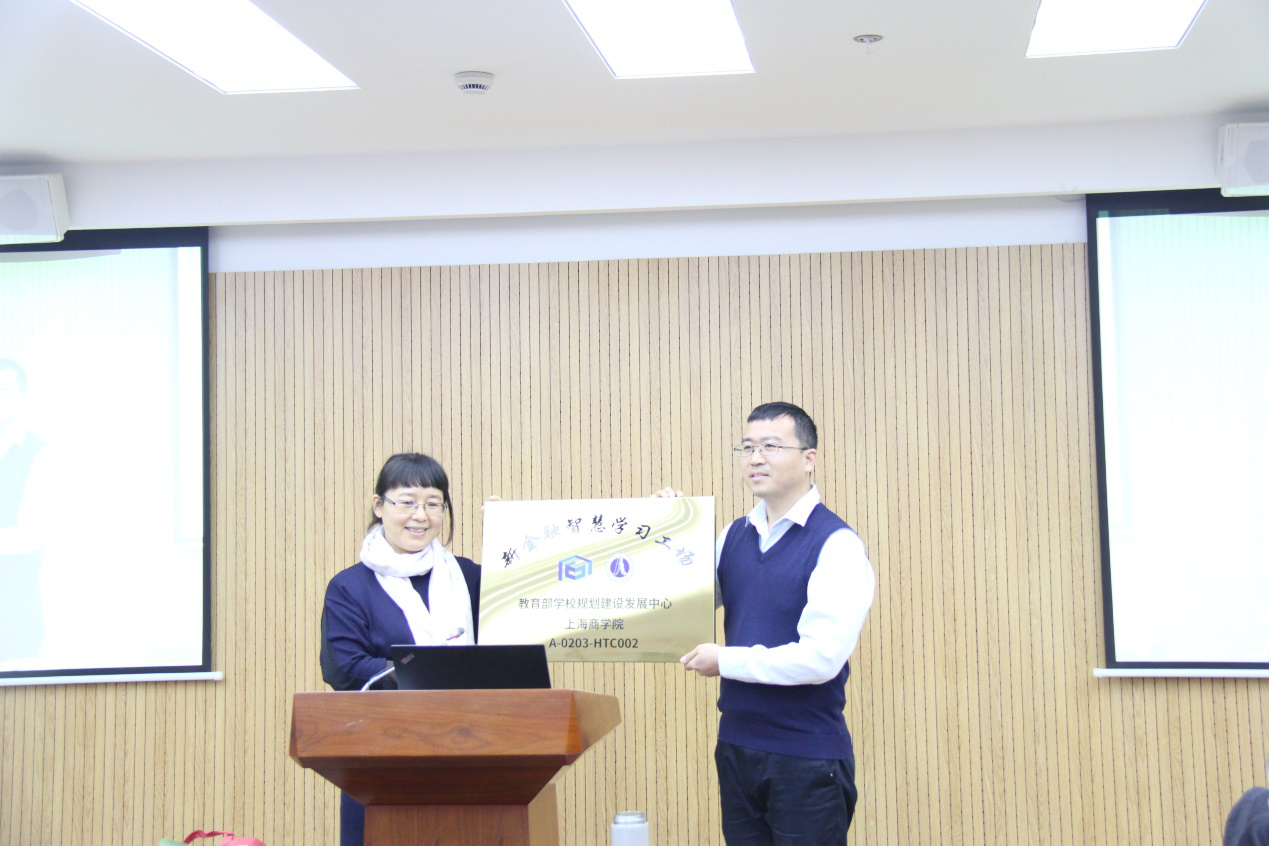 图为授牌仪式 图为授牌仪式