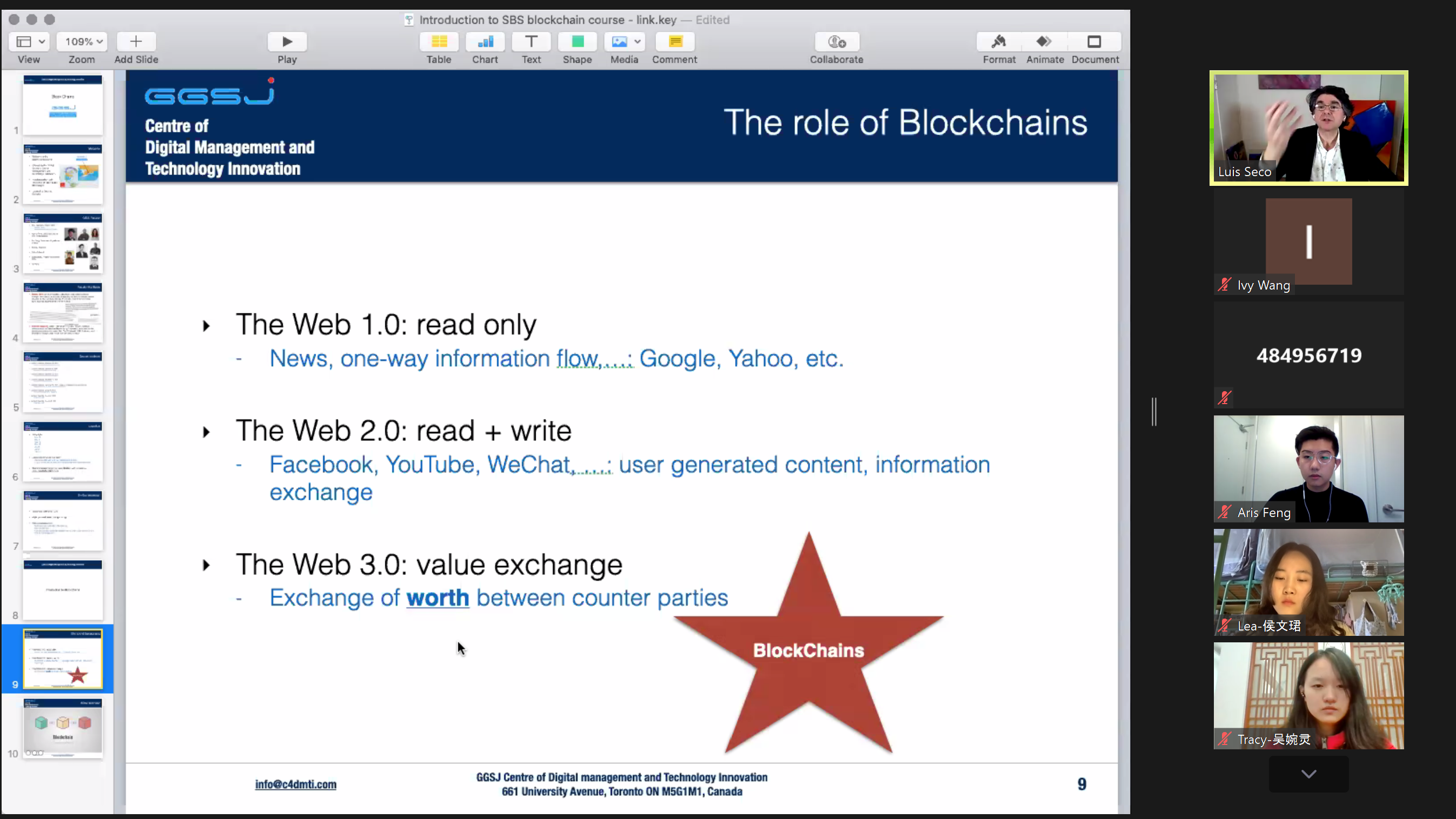 图为Luis Seco教授给学生们介绍课程计划