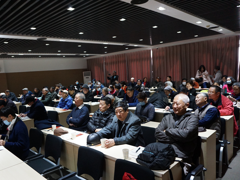 图为老同志代表喜聚一堂，辞旧迎新，恭贺新禧