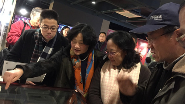 图为展览参观现场 图为展览参观现场