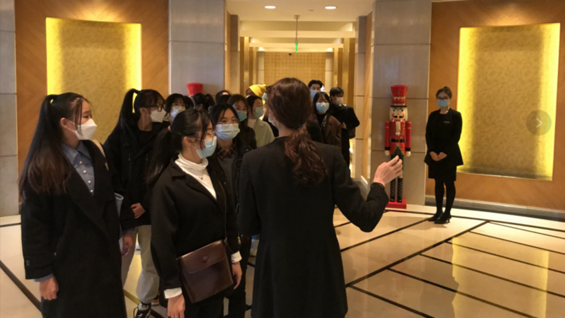 金茂酒店人力资源部为员工讲解设施构成与设计 金茂酒店人力资源部为员工讲解设施构成与设计