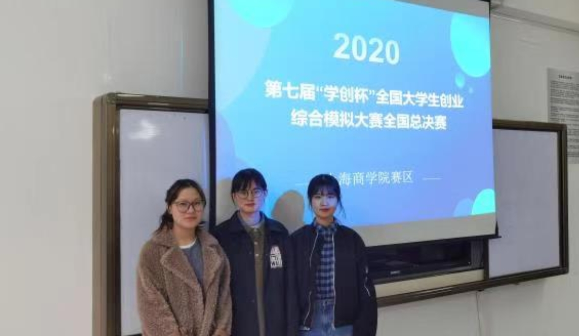 图为获奖学生合影 图为获奖学生合影