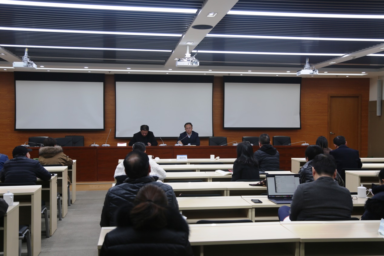 图为会议现场 图为会议现场