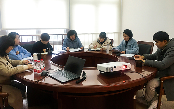 图为评议会现场 图为评议会现场