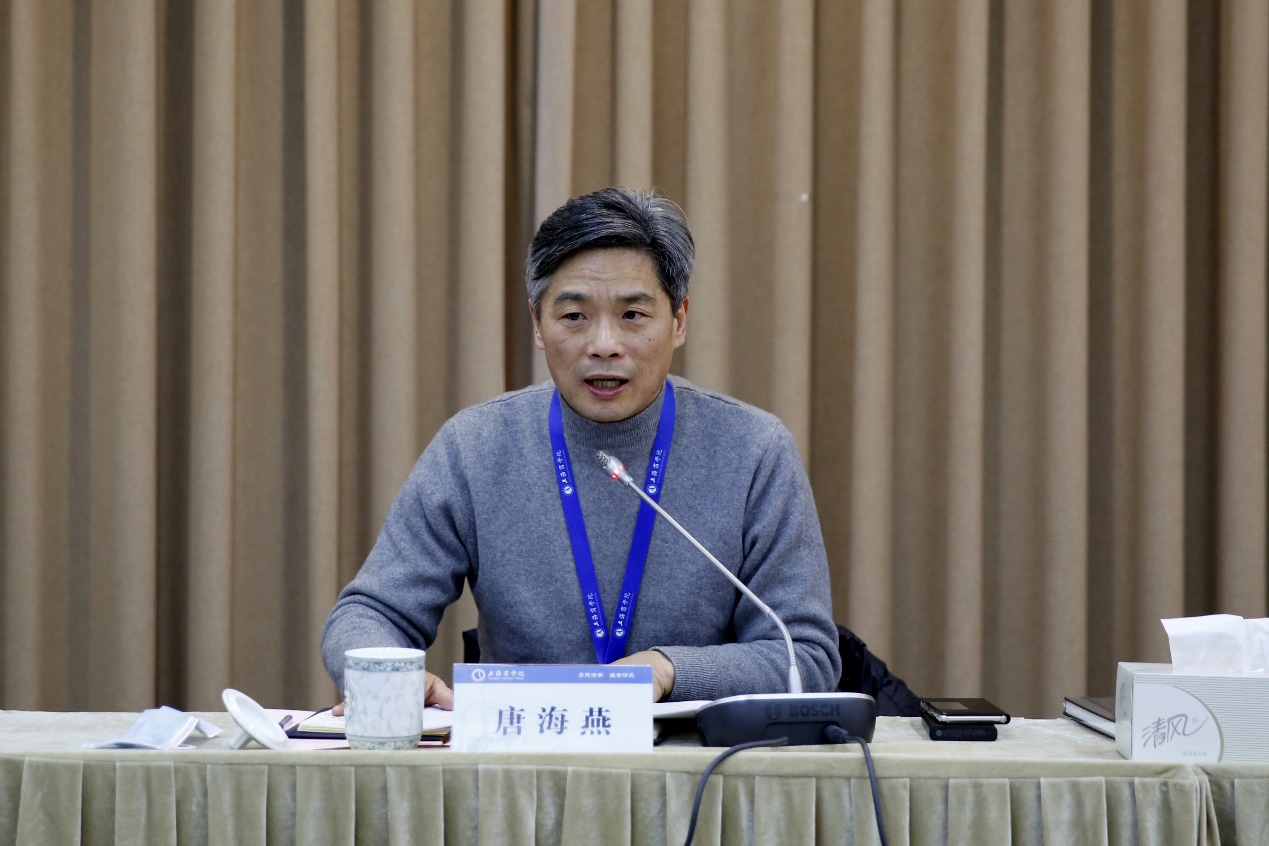 图为唐海燕讲话 图为唐海燕讲话