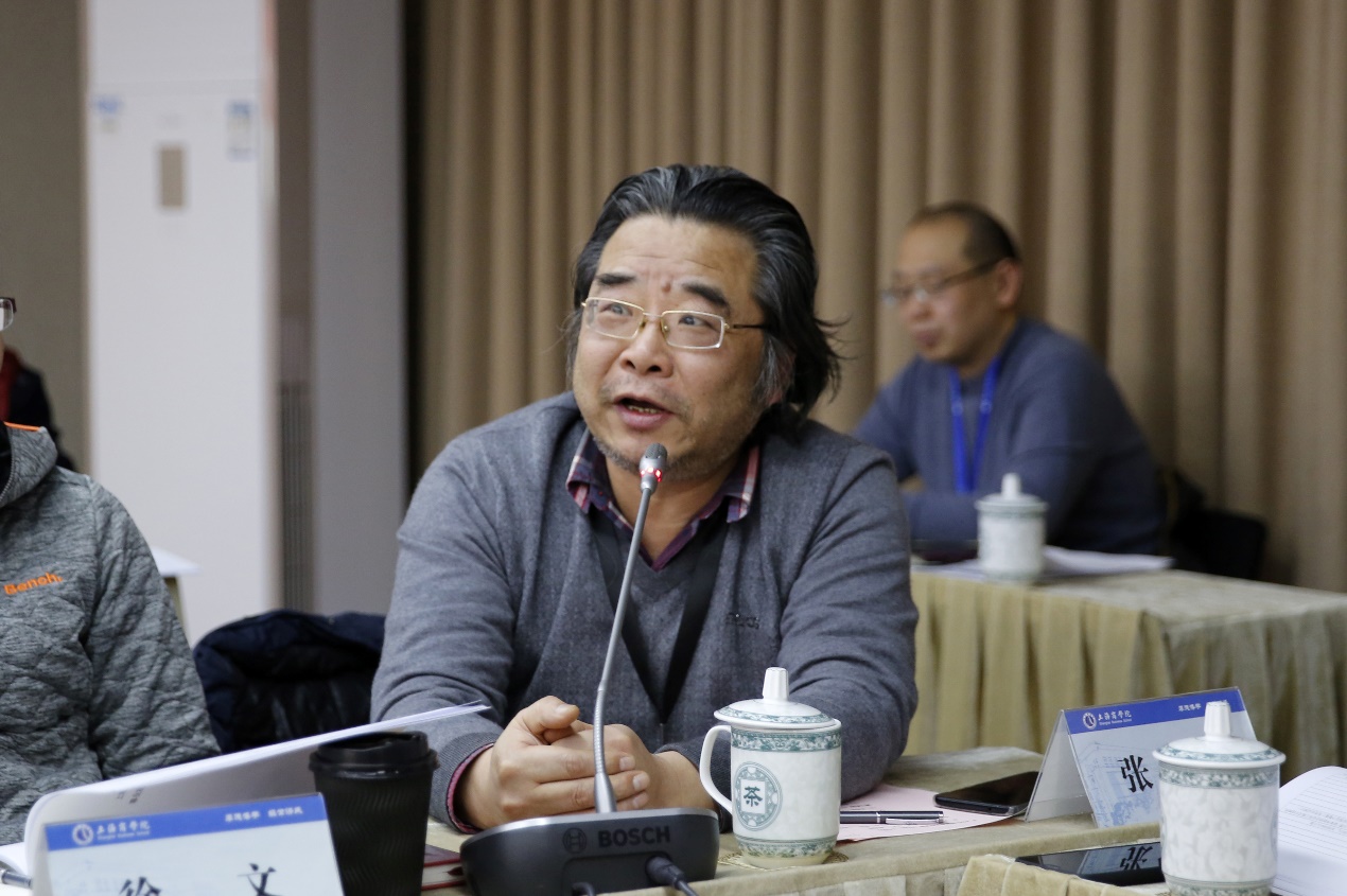 图为与会干部发言 图为与会干部发言