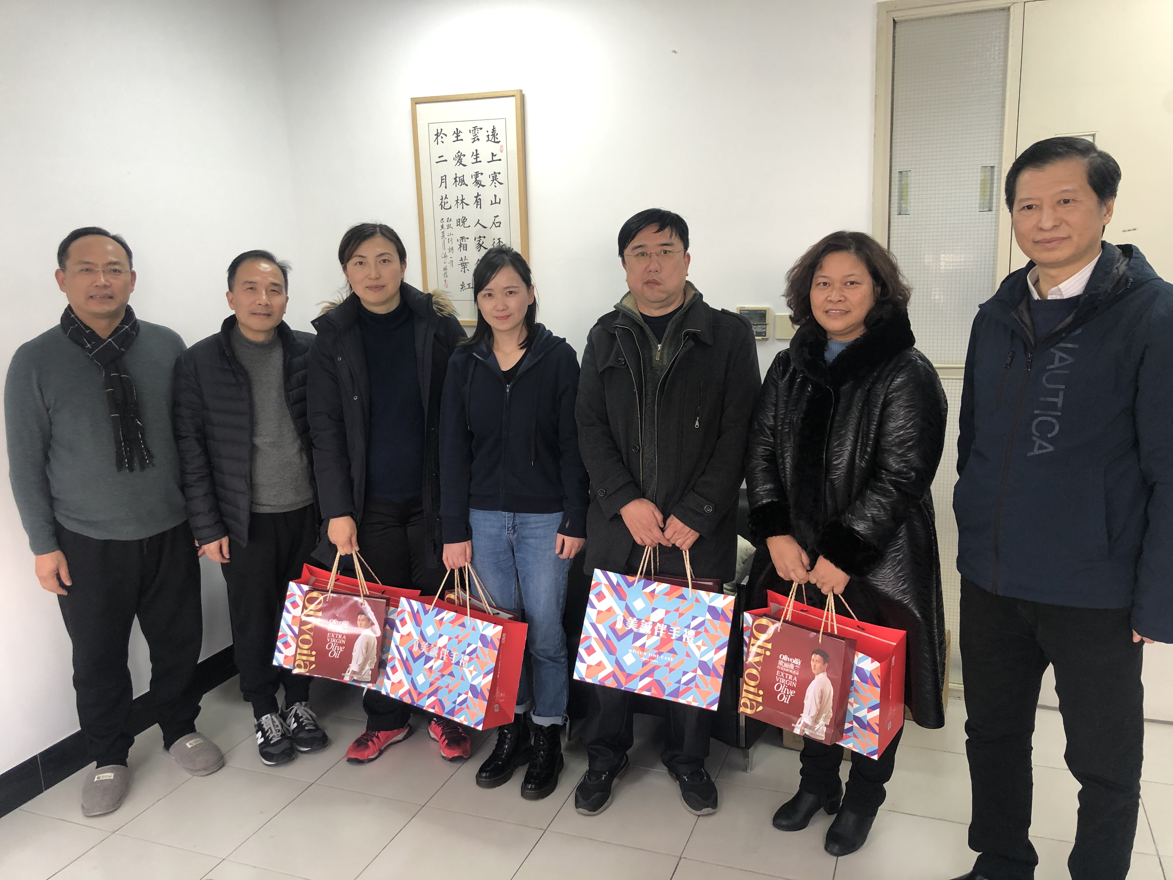 二级工会慰问离退休教职工、教授代表、教职工代表 二级工会慰问离退休教职工、教授代表、教职工代表