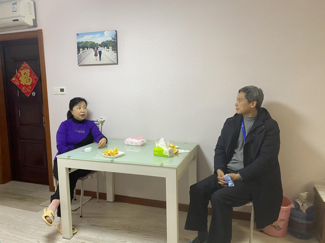 校领导慰问离退休教职工、教授代表、教职工代表 校领导慰问离退休教职工、教授代表、教职工代表