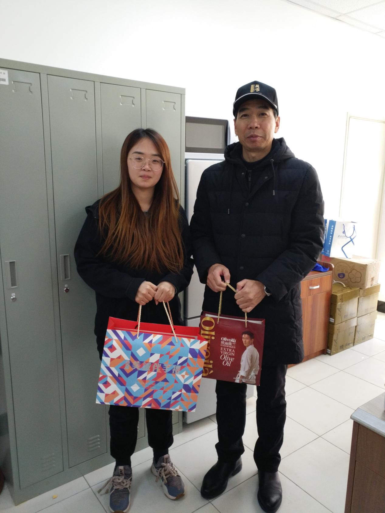 二级工会慰问离退休教职工、教授代表、教职工代表 二级工会慰问离退休教职工、教授代表、教职工代表