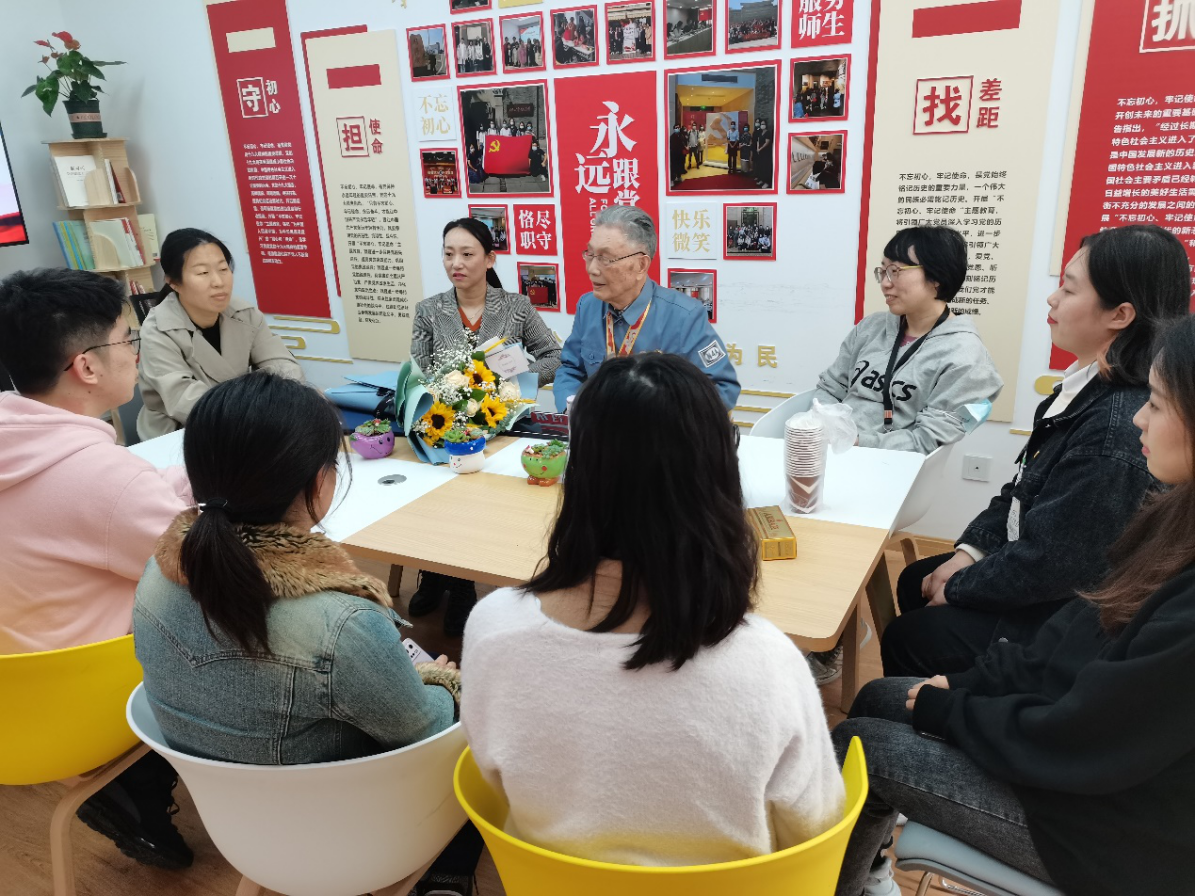 冯国樑先生参加座谈会