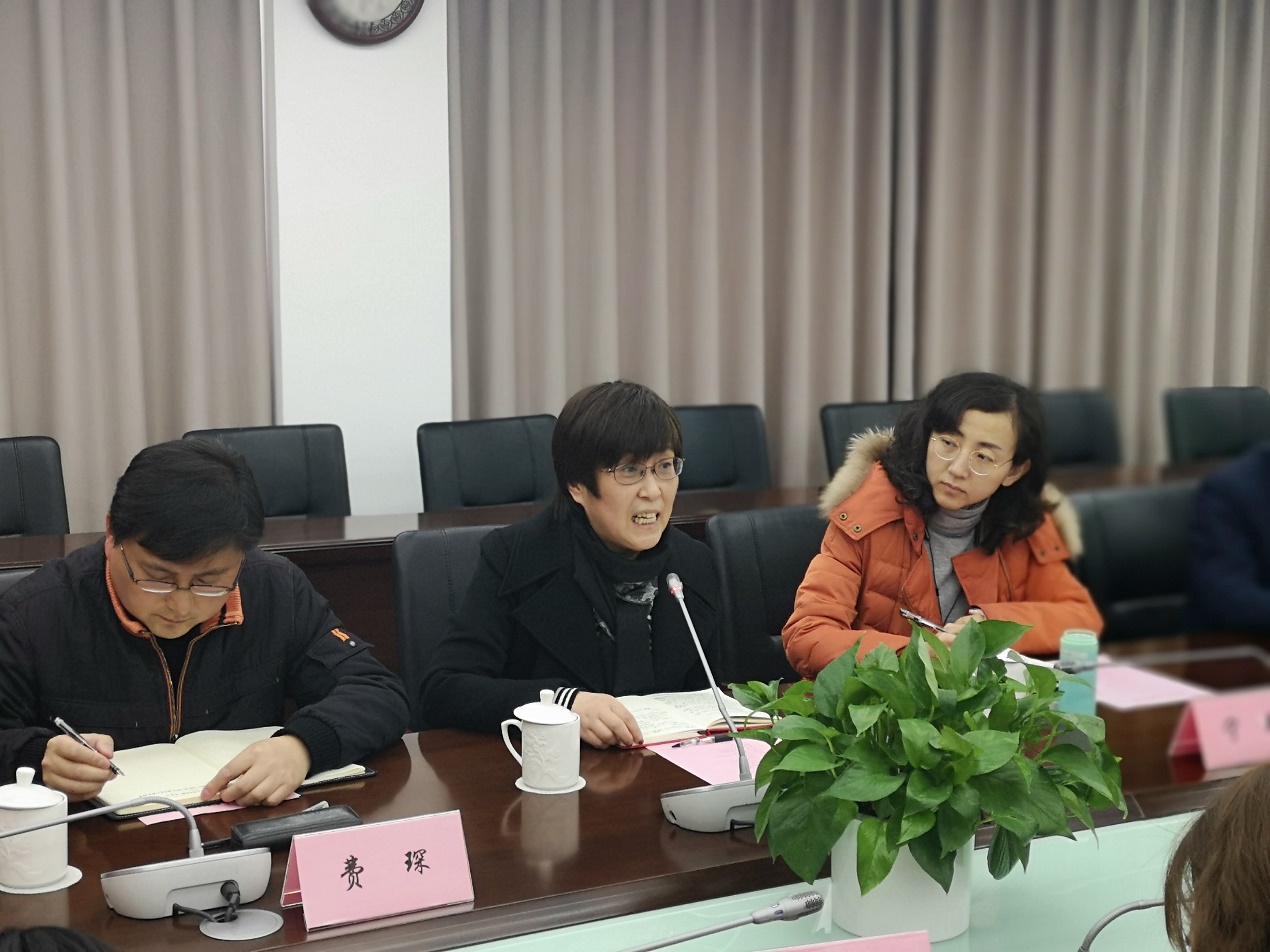 图为机关总支书记胡伟英发言 图为机关总支书记胡伟英发言