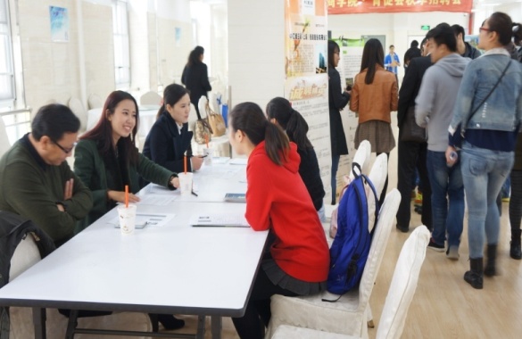 企业到学院招聘宣讲