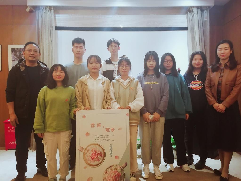 (图二:活动合照) (图二:活动合照)