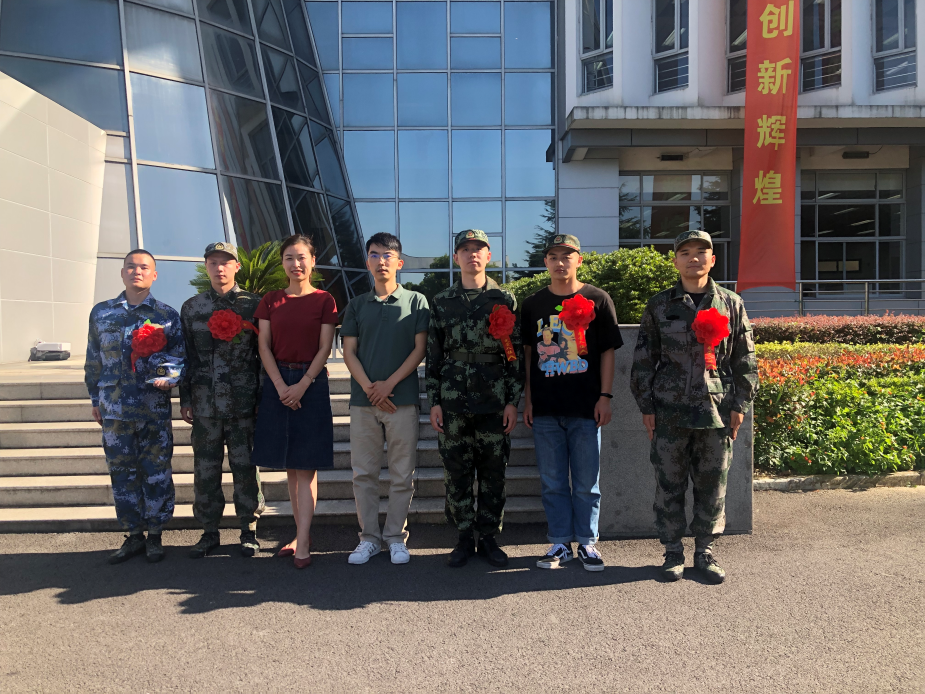 工商管理学院学生参军入伍