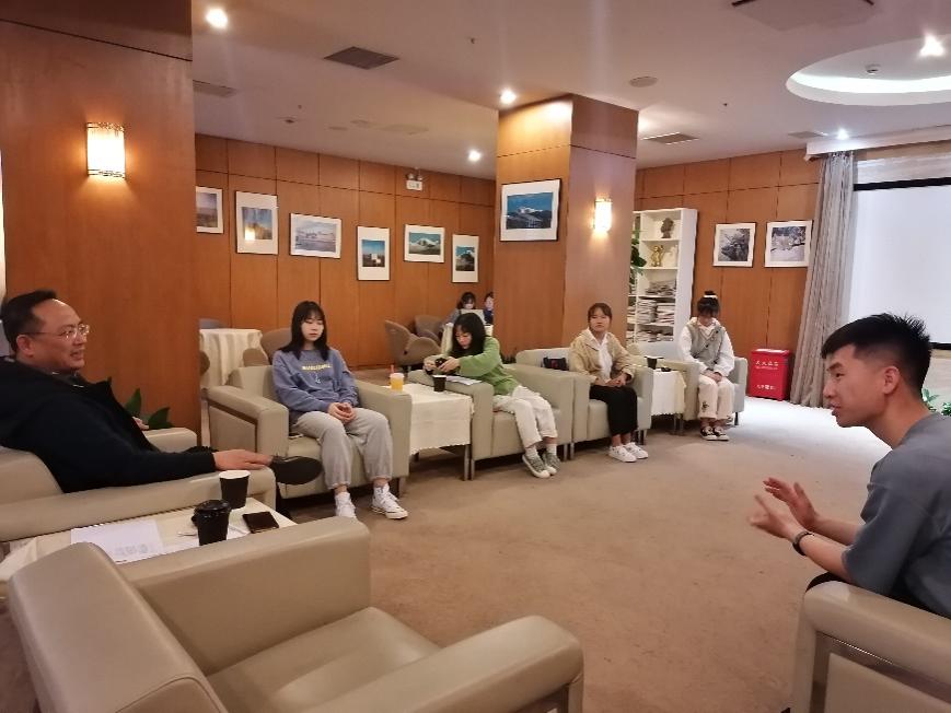 (图一:院长下午茶现场) (图一:院长下午茶现场)