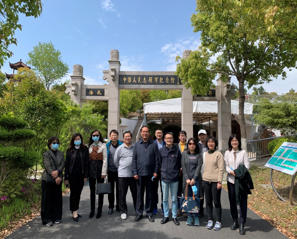 图为中国人民志愿军纪念馆合影 图为中国人民志愿军纪念馆合影