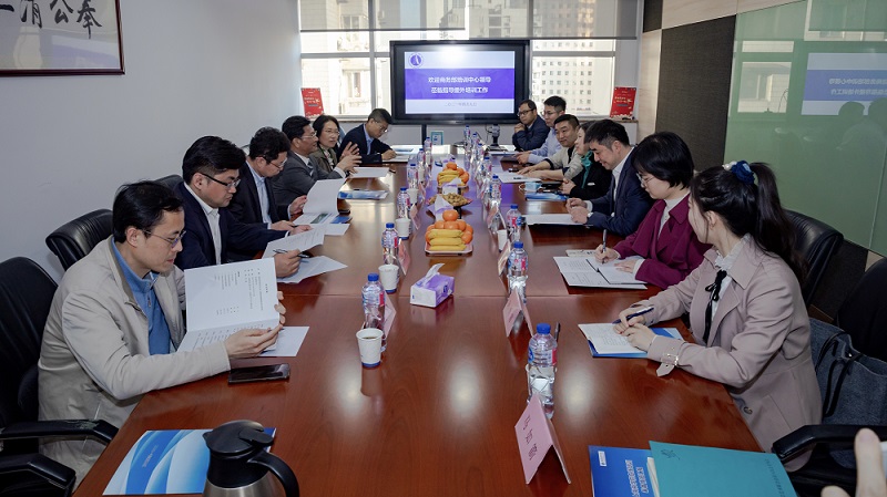 图为座谈会现场 图为座谈会现场