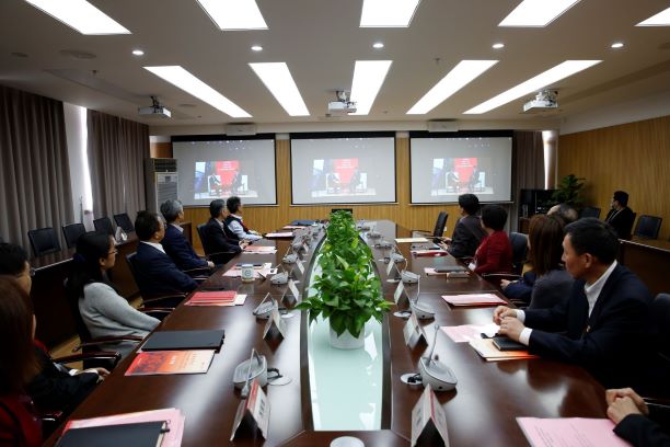 图为观看现场 图为观看现场