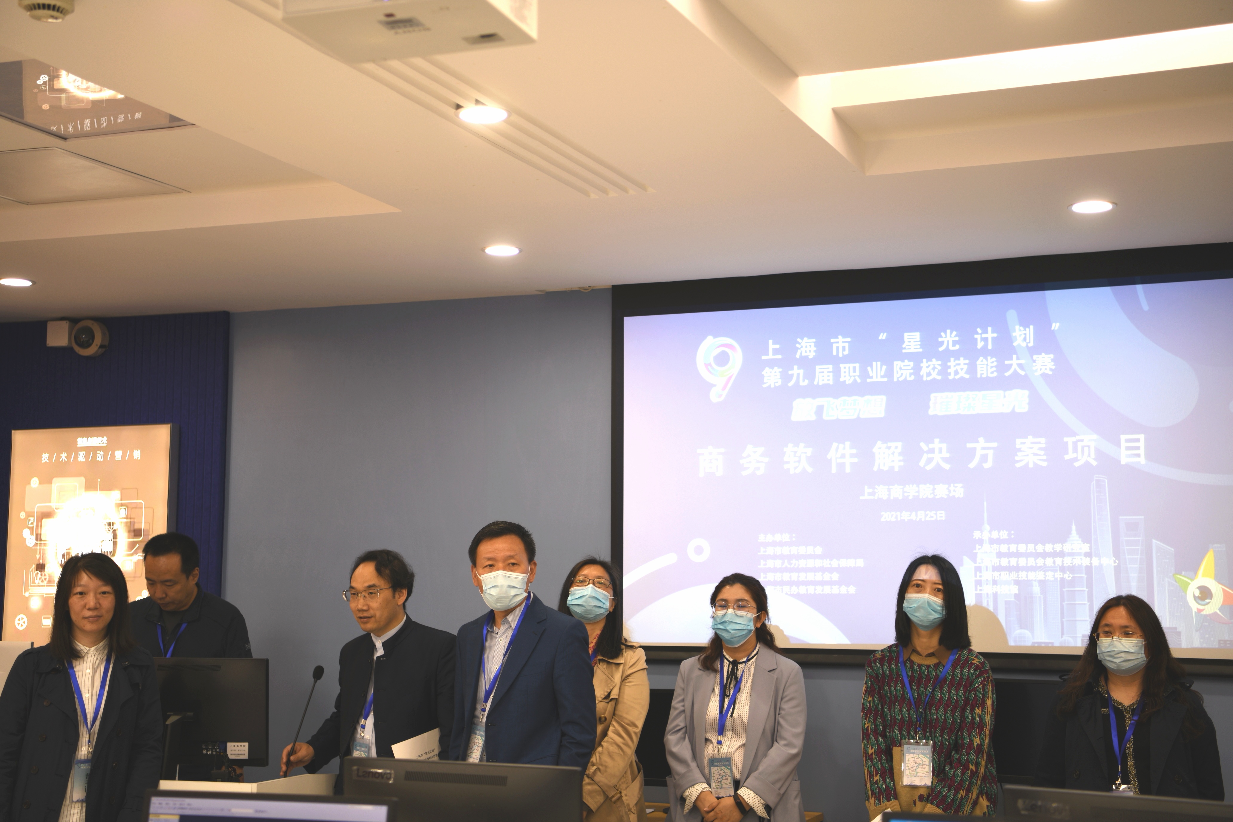 图为赛场督查 图为赛场督查