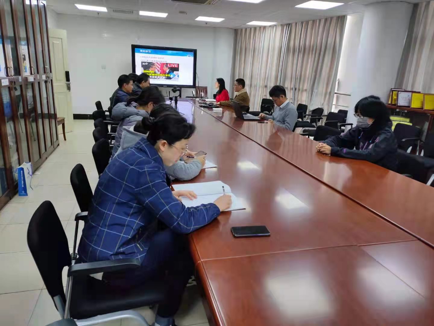 (图为教职工第一党支部开展党史学院教育动员会现场) (图为教职工第一党支部开展党史学院教育动员会现场)