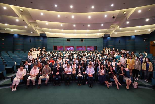 总论坛参与师生合影 总论坛参与师生合影