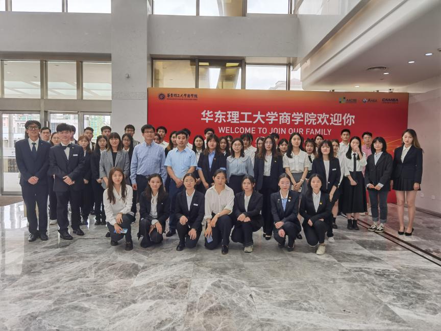 图为全体合照 图为全体合照