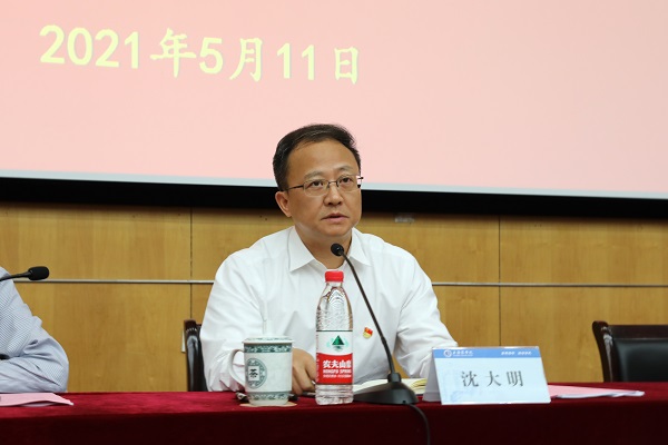 图为沈大明动员讲话 图为沈大明动员讲话