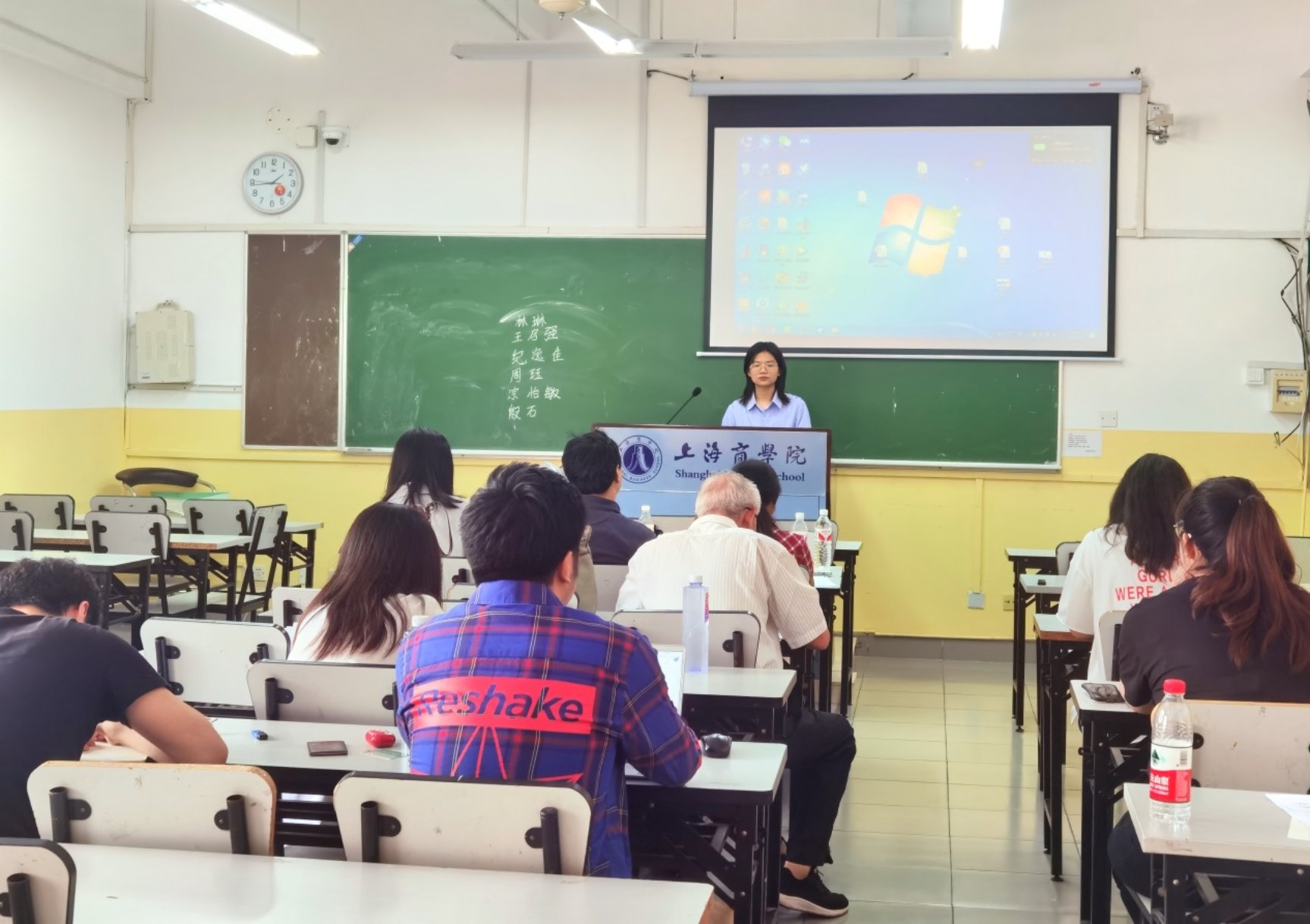 图为答辩现场 图为答辩现场