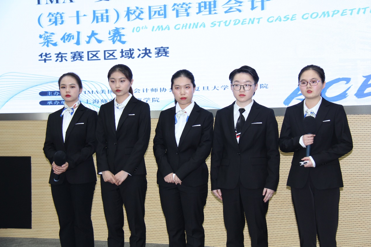 图为团队成员回答评委提问 图为团队成员回答评委提问