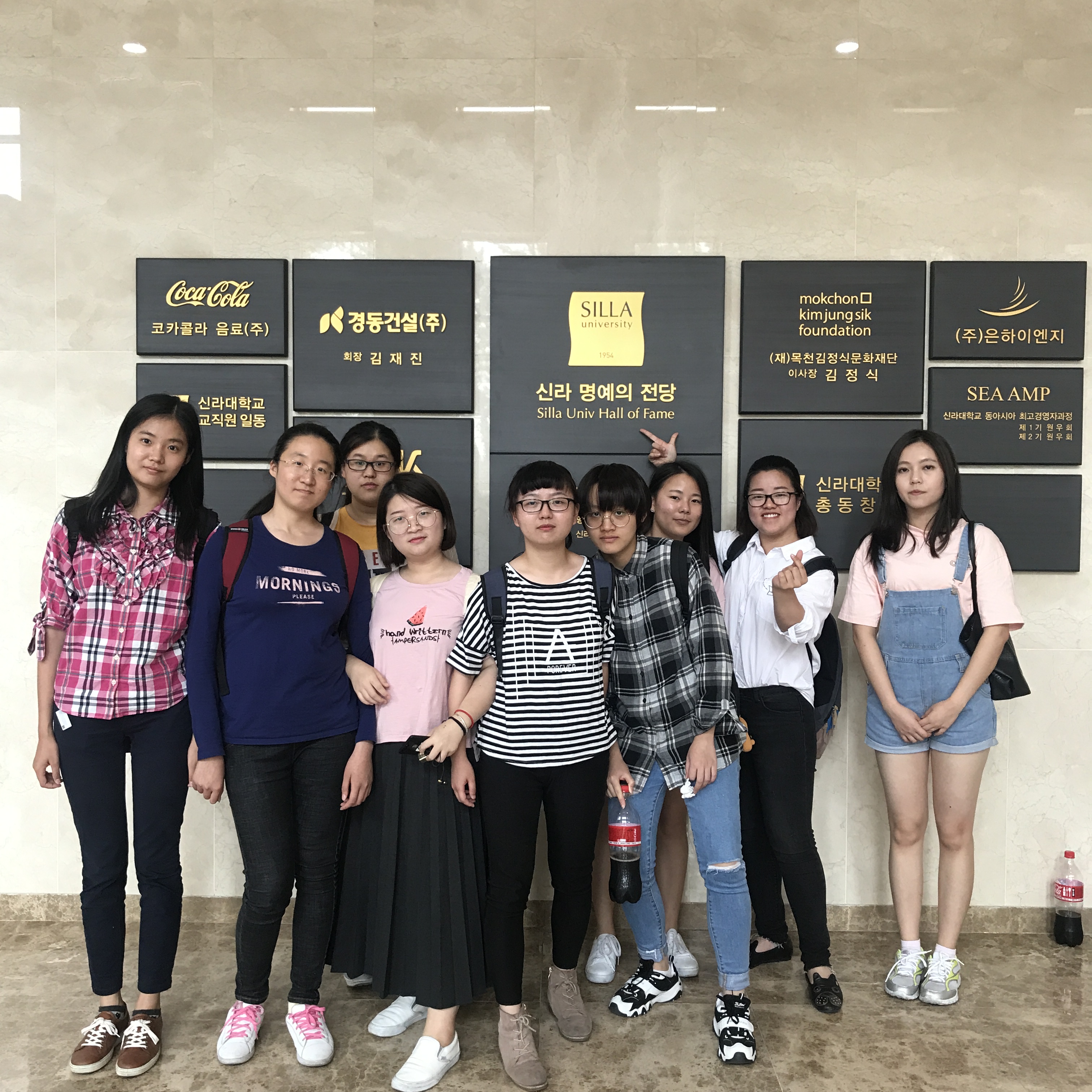 图为朝鲜语系学生赴韩国新罗大学交流