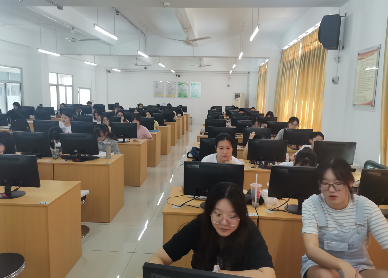 学生进行统计分析软件操作 学生进行统计分析软件操作