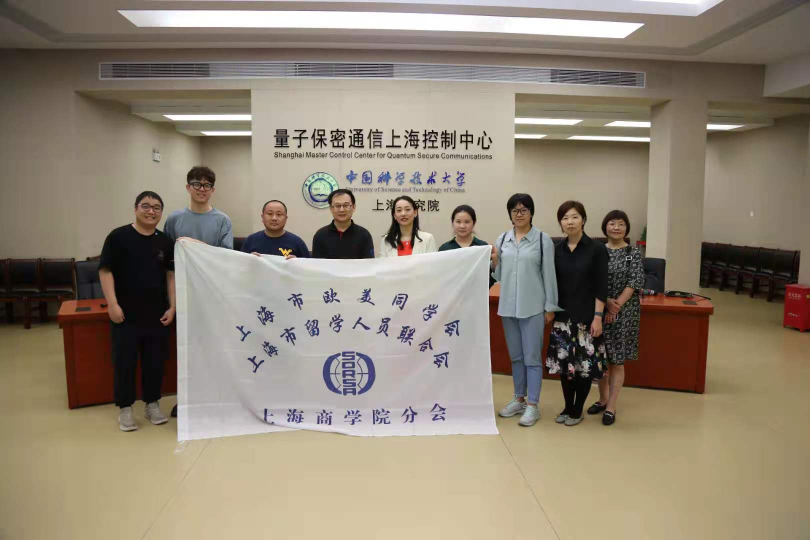 图为会员参观现场