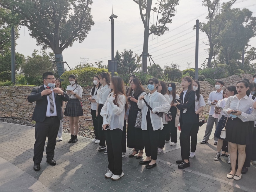 深坑酒店人事经理为酒店管理专业师生现场讲解 深坑酒店人事经理为酒店管理专业师生现场讲解