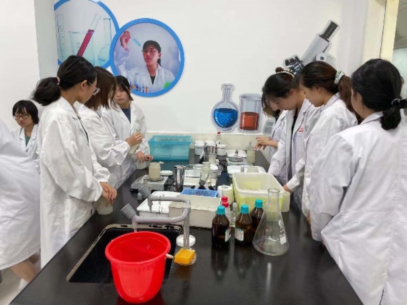 2019级学生食品检验综合实训现场 2019级学生食品检验综合实训现场