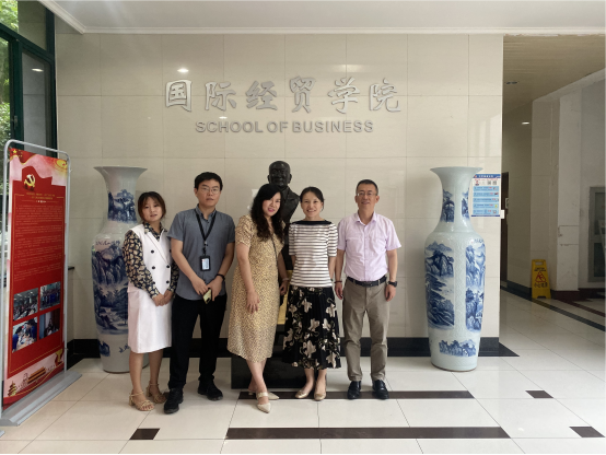 与会人员合影 与会人员合影