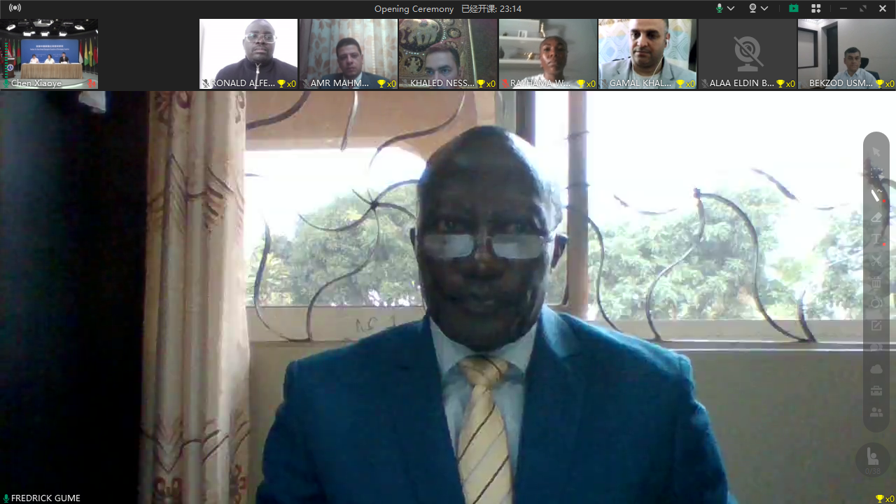 图为弗雷德里克·古梅国务部长致辞 图为弗雷德里克·古梅国务部长致辞