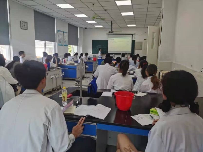 2019级学生食品检验综合实训现场 2019级学生食品检验综合实训现场