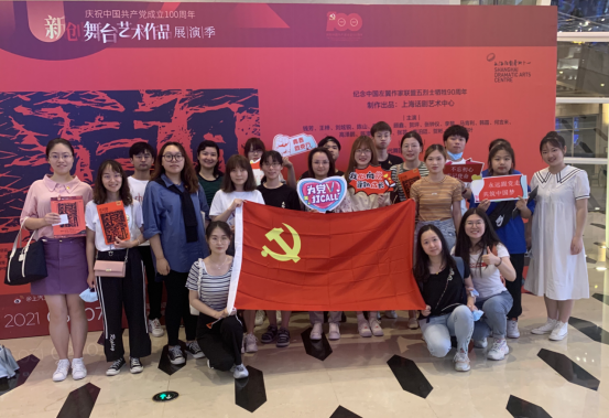 师生党员以及入党积极分子、入党申请人合影 师生党员以及入党积极分子、入党申请人合影