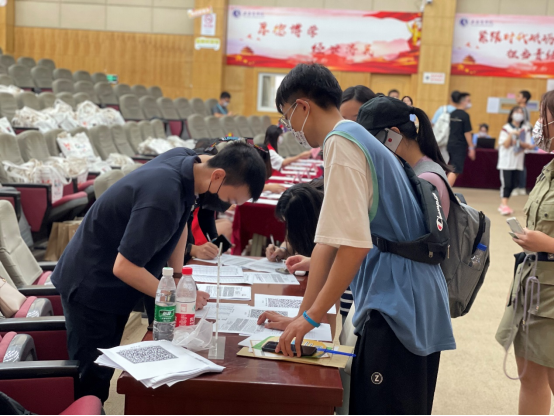 130报告厅报道现场 130报告厅报道现场