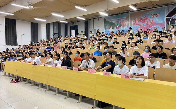 图为见面会现场 图为见面会现场