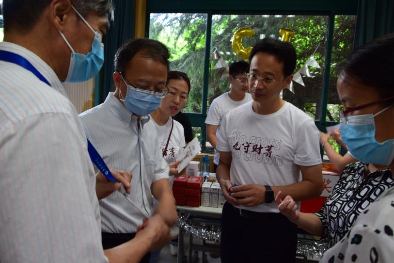 图为各级领导视察学院迎新活动 图为各级领导视察学院迎新活动