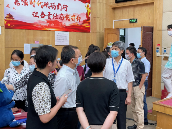 校领导亲切关怀我院迎新情况 校领导亲切关怀我院迎新情况