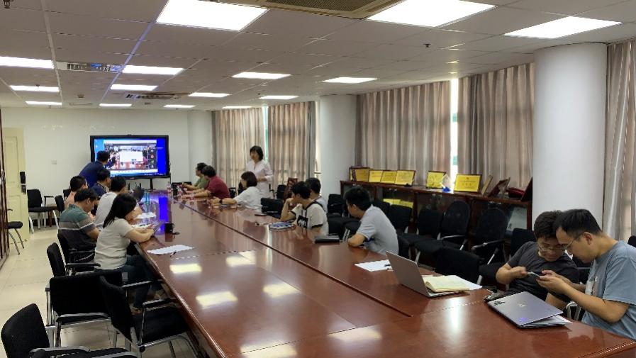 图为蒋宗礼教授做讲座 图为蒋宗礼教授做讲座