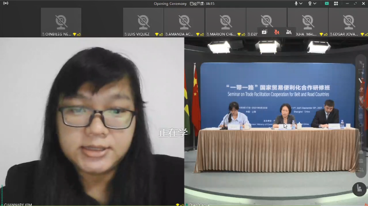 图为钱娜瑞·金女士致辞 图为钱娜瑞·金女士致辞