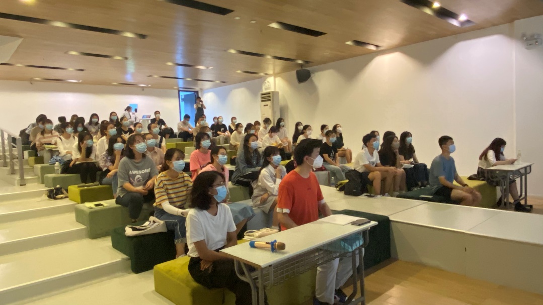 图为讲座现场 图为讲座现场