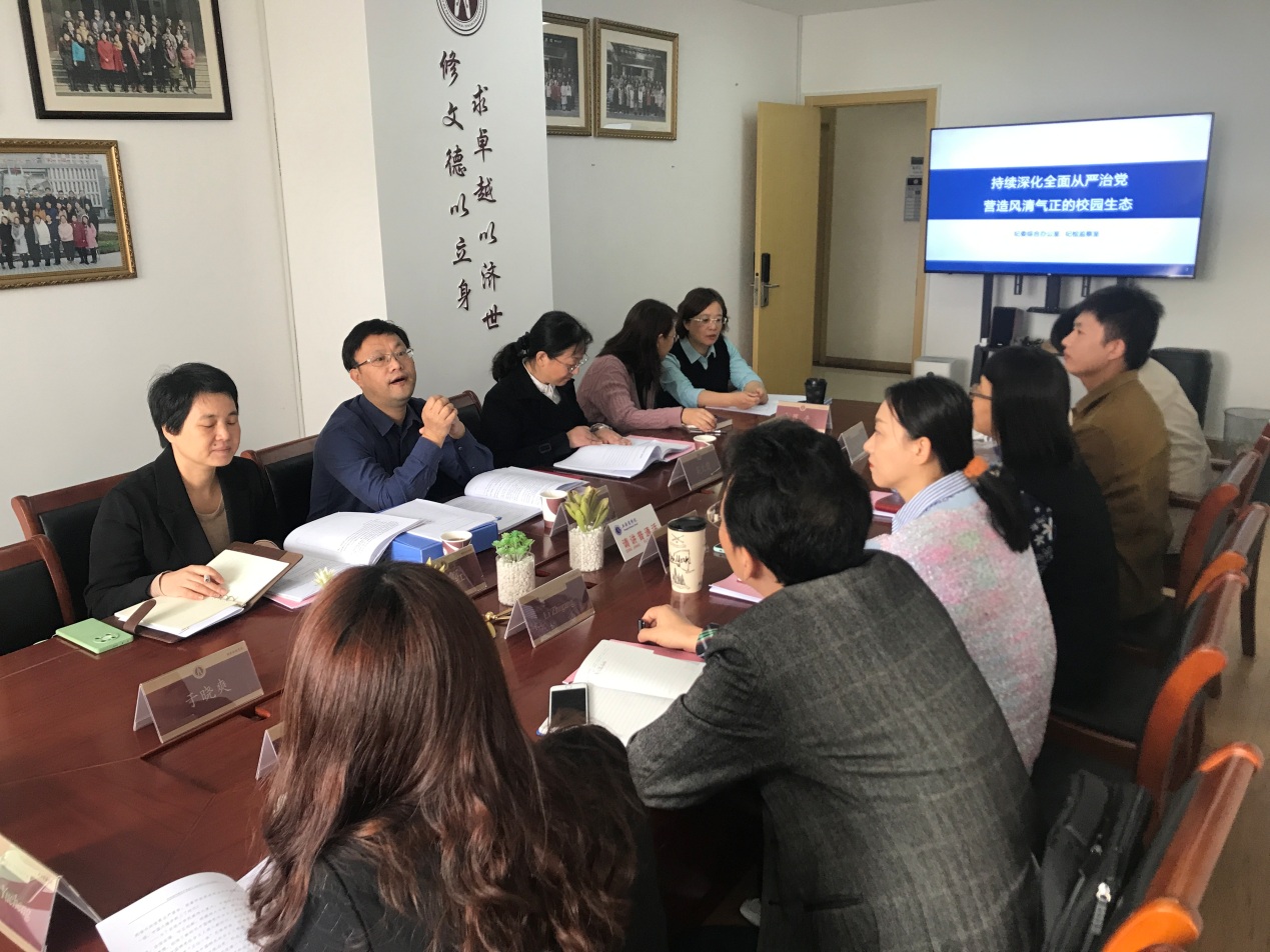 图为会议现场 图为会议现场