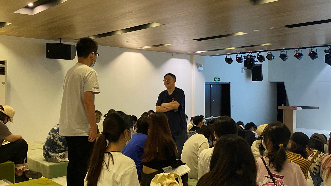 图为讲座现场 图为讲座现场