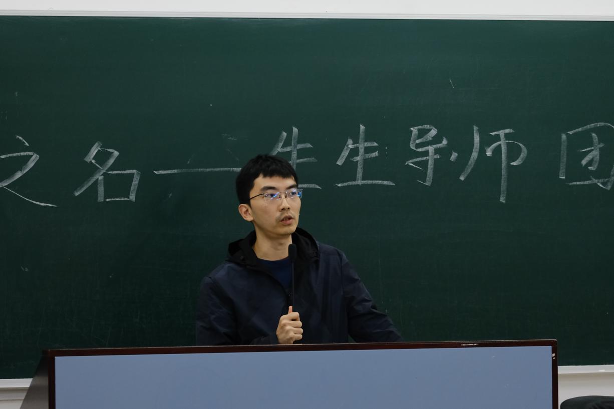 图为潘磊老师为本次活动做总结 图为潘磊老师为本次活动做总结